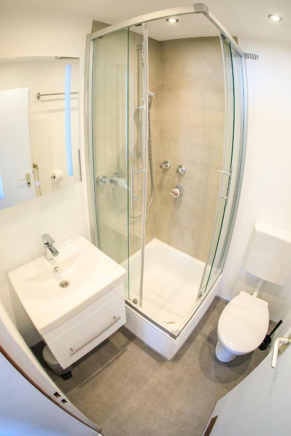 Modern Apartment In City Center Würzburg Esterno foto