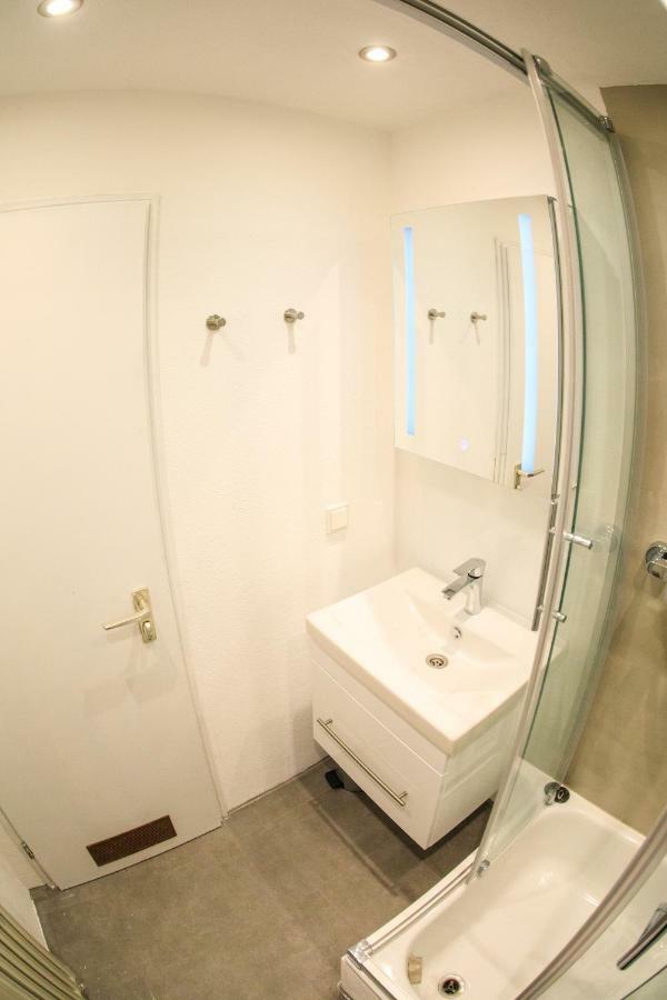 Modern Apartment In City Center Würzburg Esterno foto